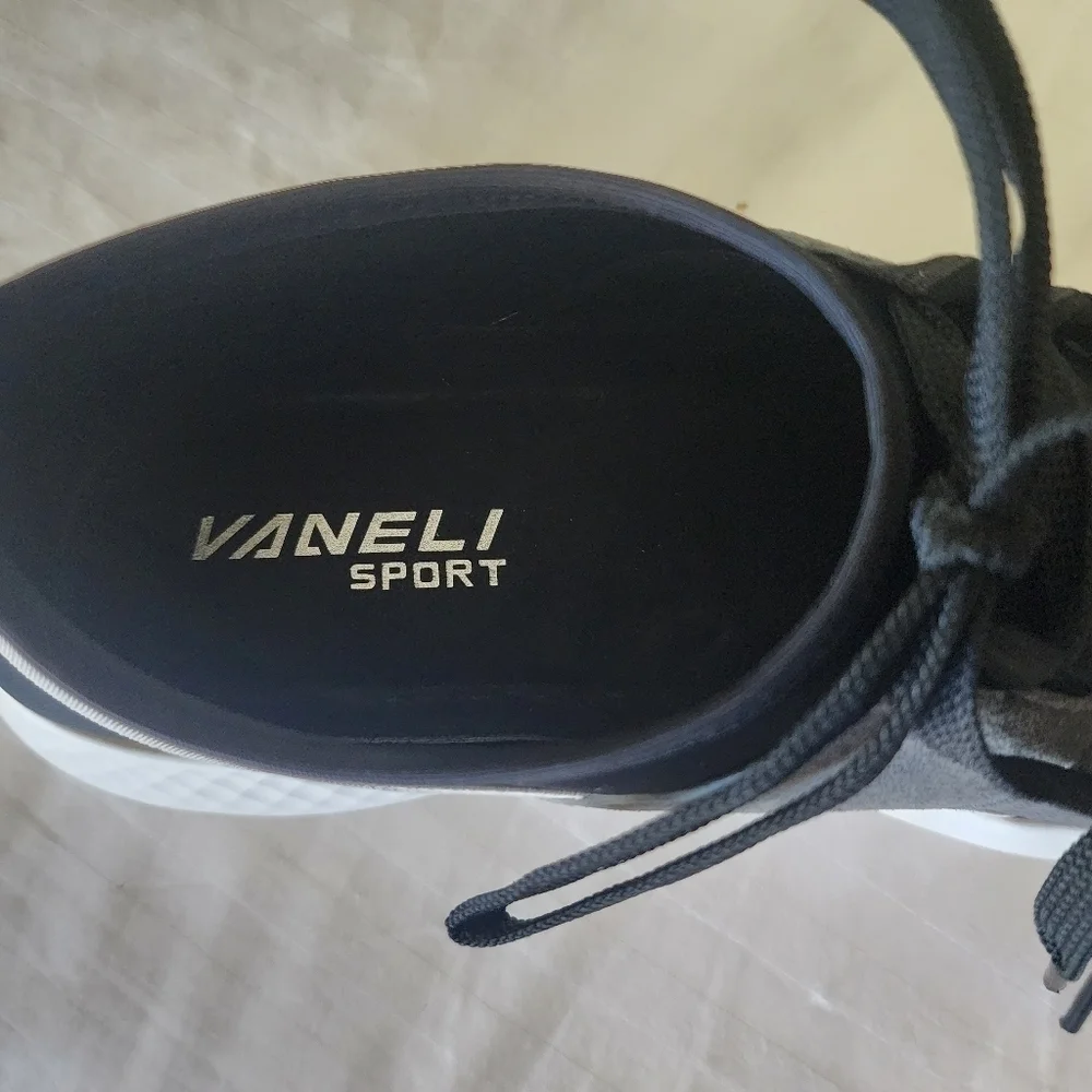 Vaneli Sport Arcis Sneaker in Carbon Gray Suede Size 6 New In Box